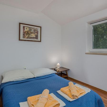 Nice Apartment In Malinska Dubasnica With Kitchen Kültér fotó