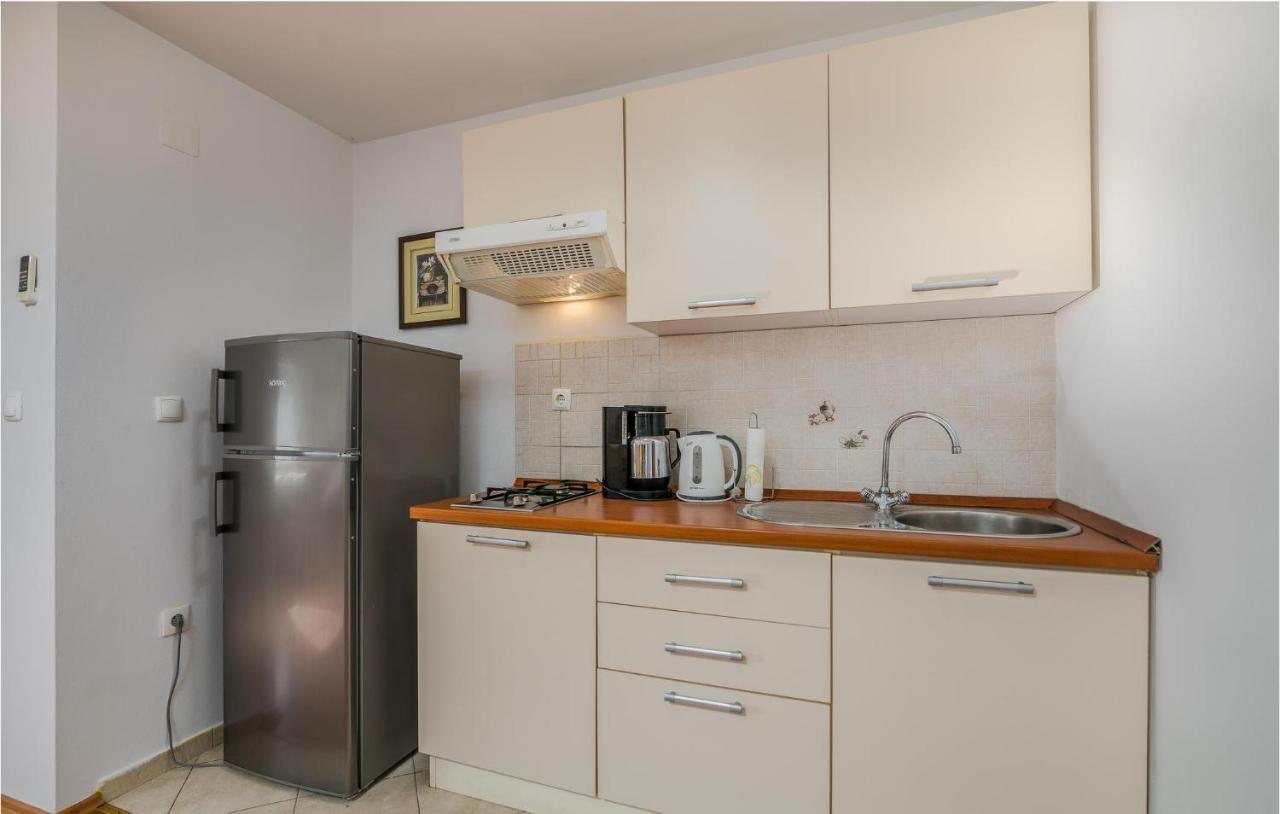 Nice Apartment In Malinska Dubasnica With Kitchen Kültér fotó