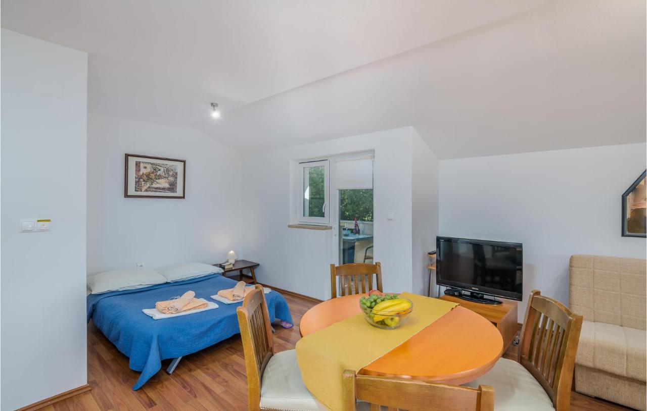 Nice Apartment In Malinska Dubasnica With Kitchen Kültér fotó