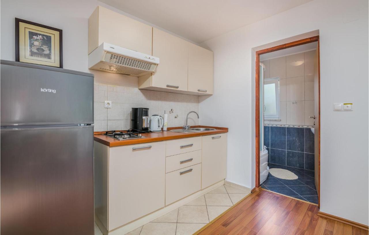 Nice Apartment In Malinska Dubasnica With Kitchen Kültér fotó