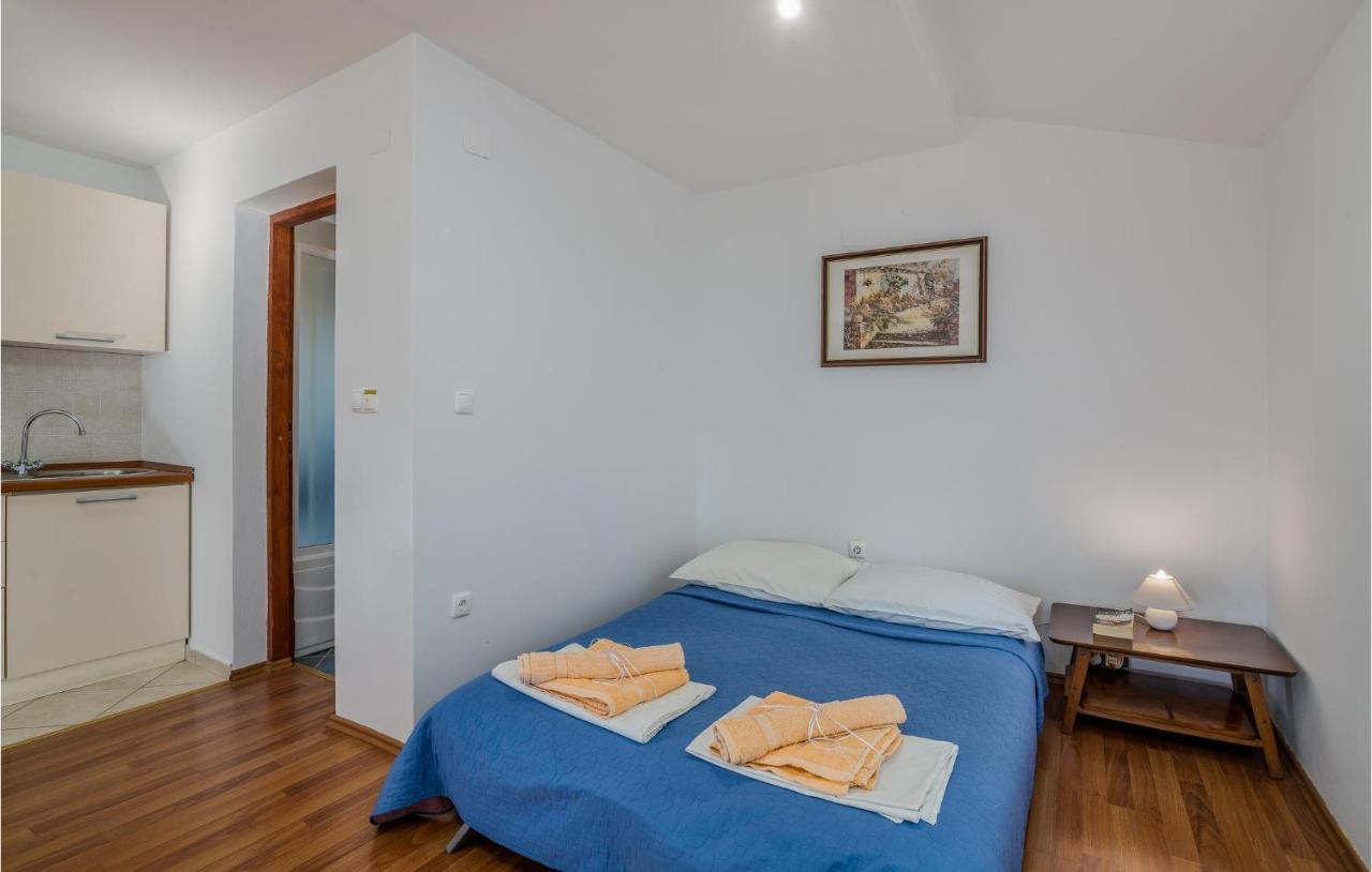 Nice Apartment In Malinska Dubasnica With Kitchen Kültér fotó