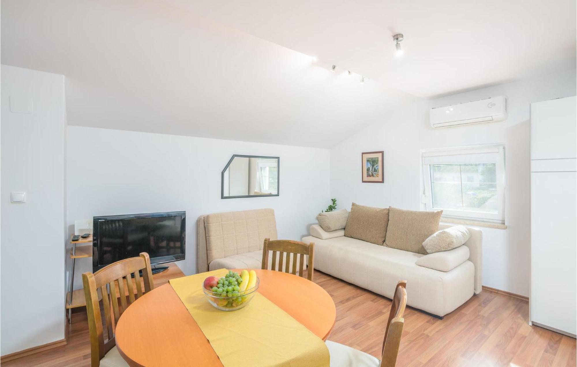 Nice Apartment In Malinska Dubasnica With Kitchen Kültér fotó